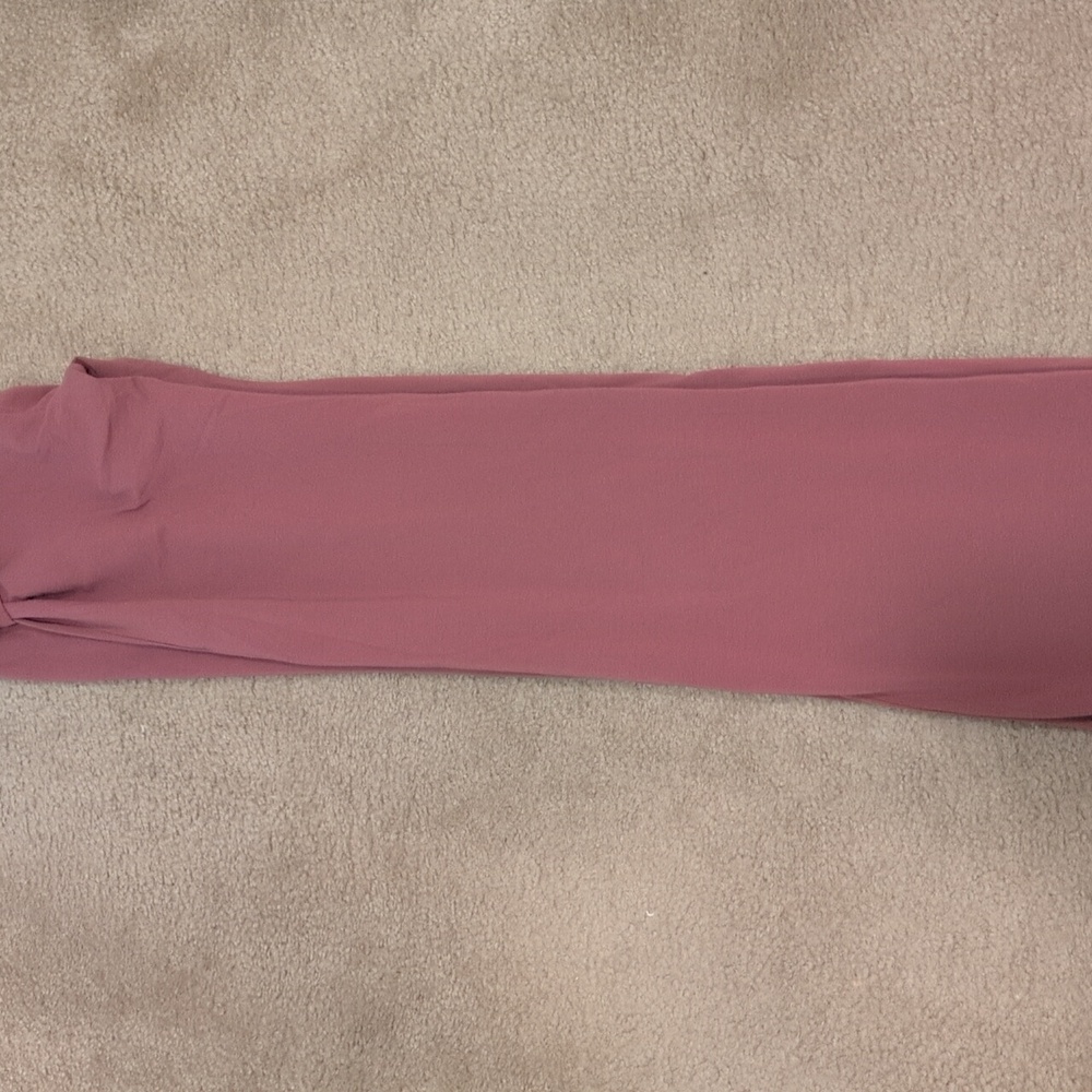 SKIMS Dusty Pink Yoga Pants